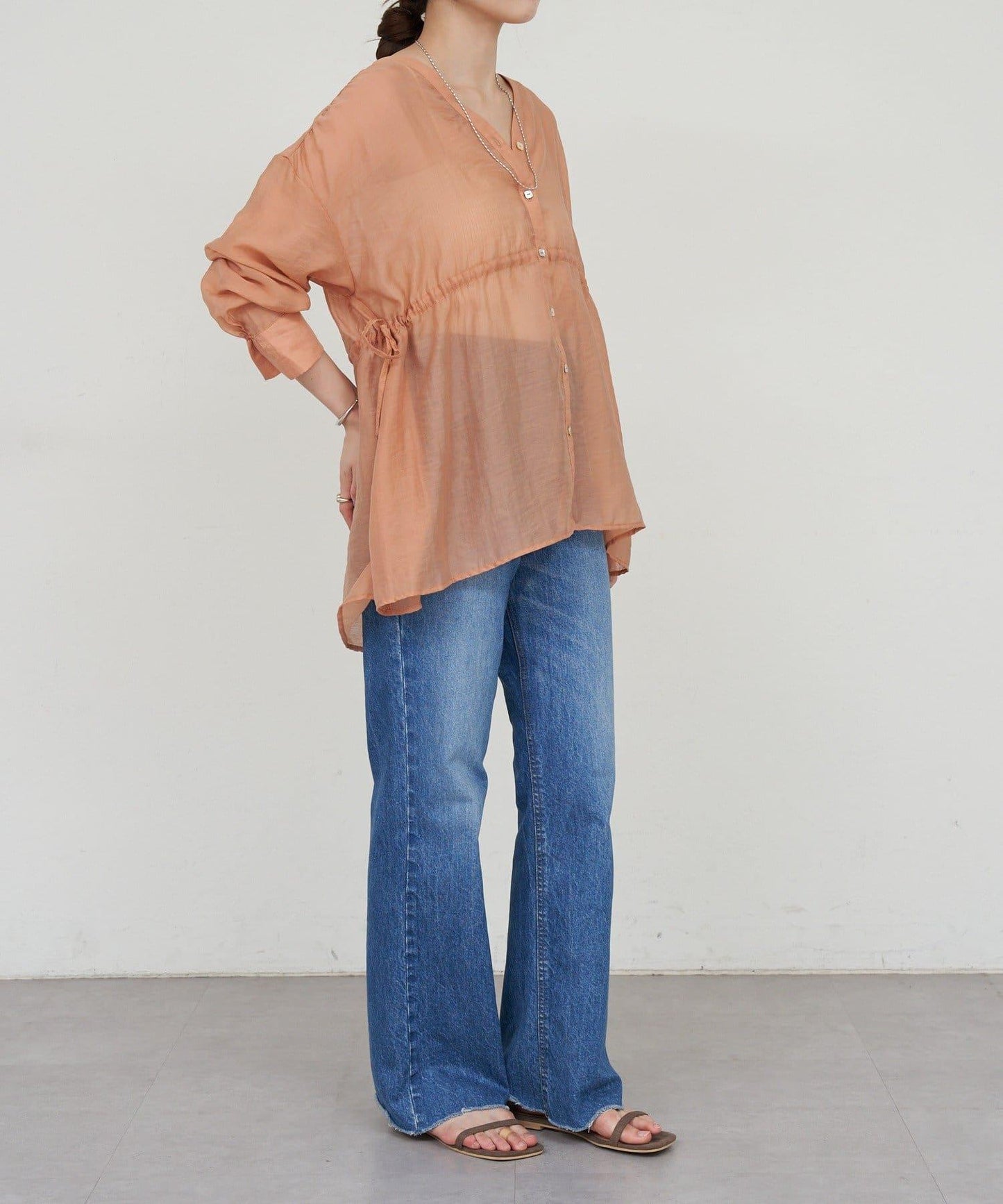 SHENERY 輕透荷葉下襬上衣