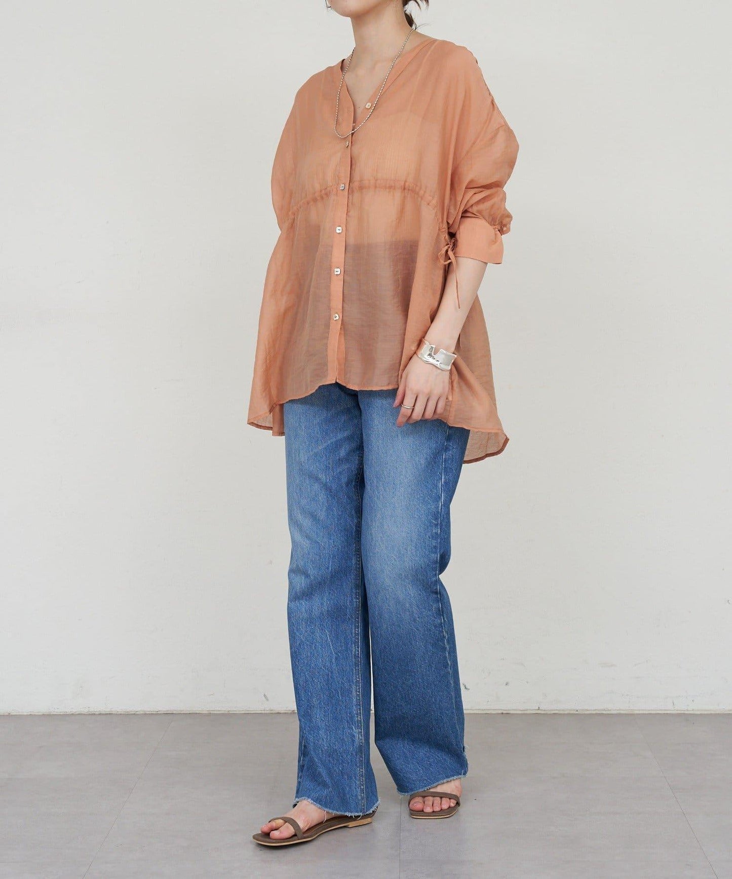 SHENERY 輕透荷葉下襬上衣