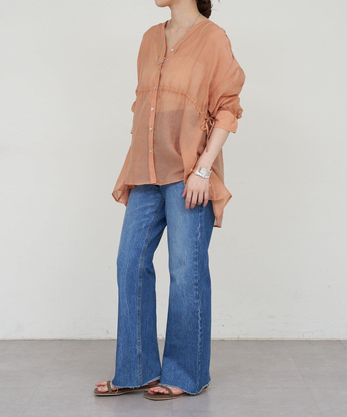 SHENERY 輕透荷葉下襬上衣