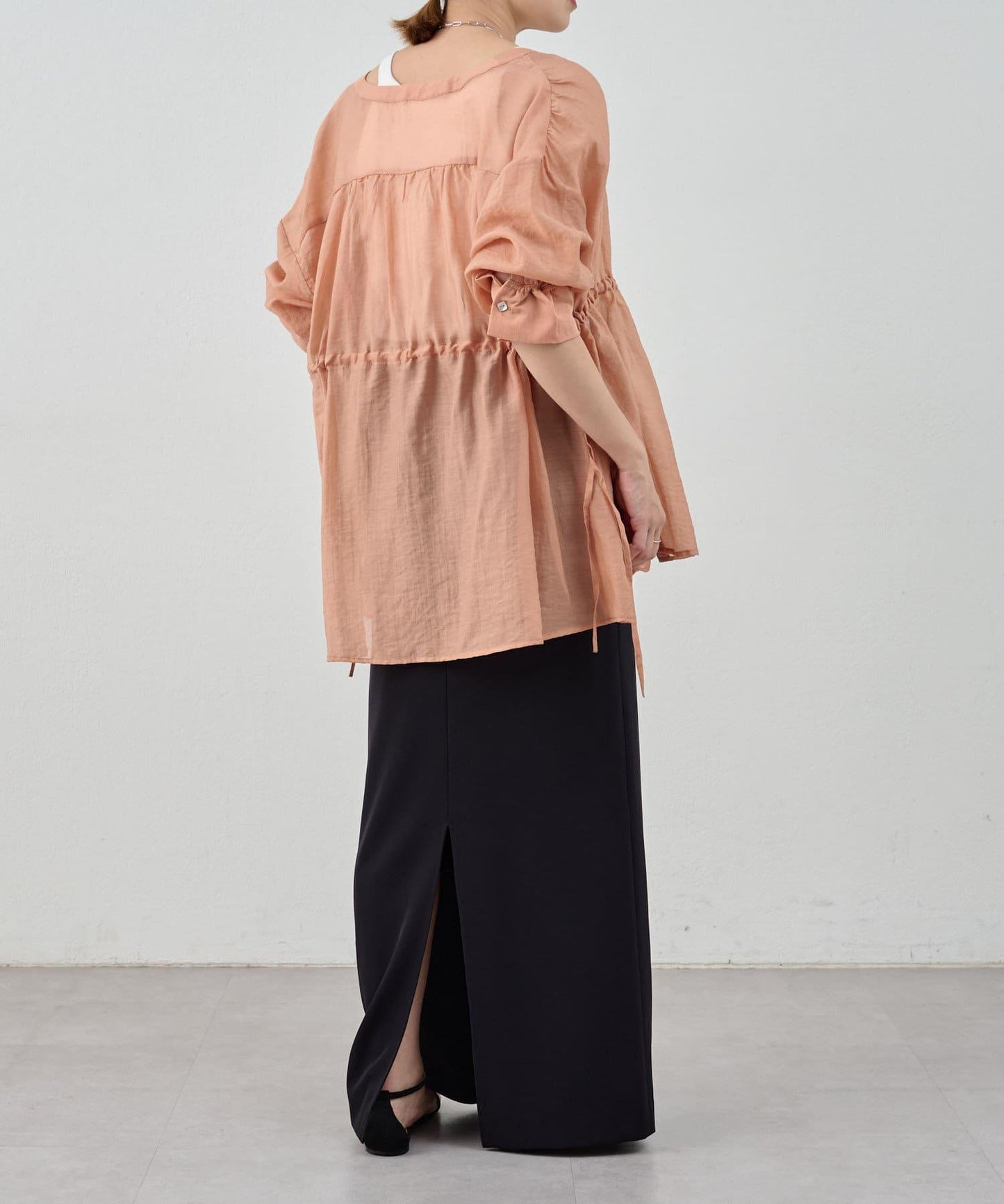 SHENERY 輕透荷葉下襬上衣