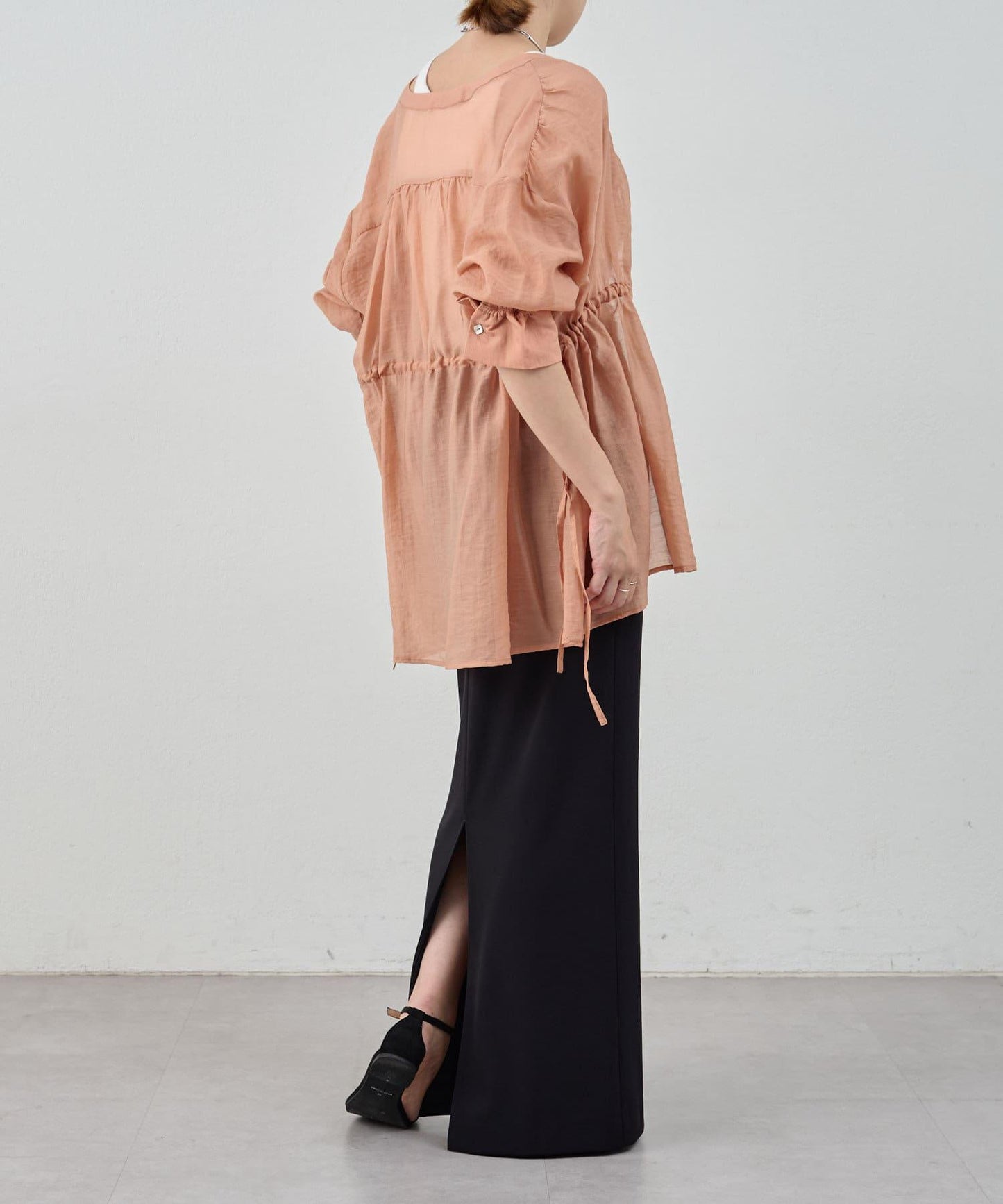 SHENERY 輕透荷葉下襬上衣