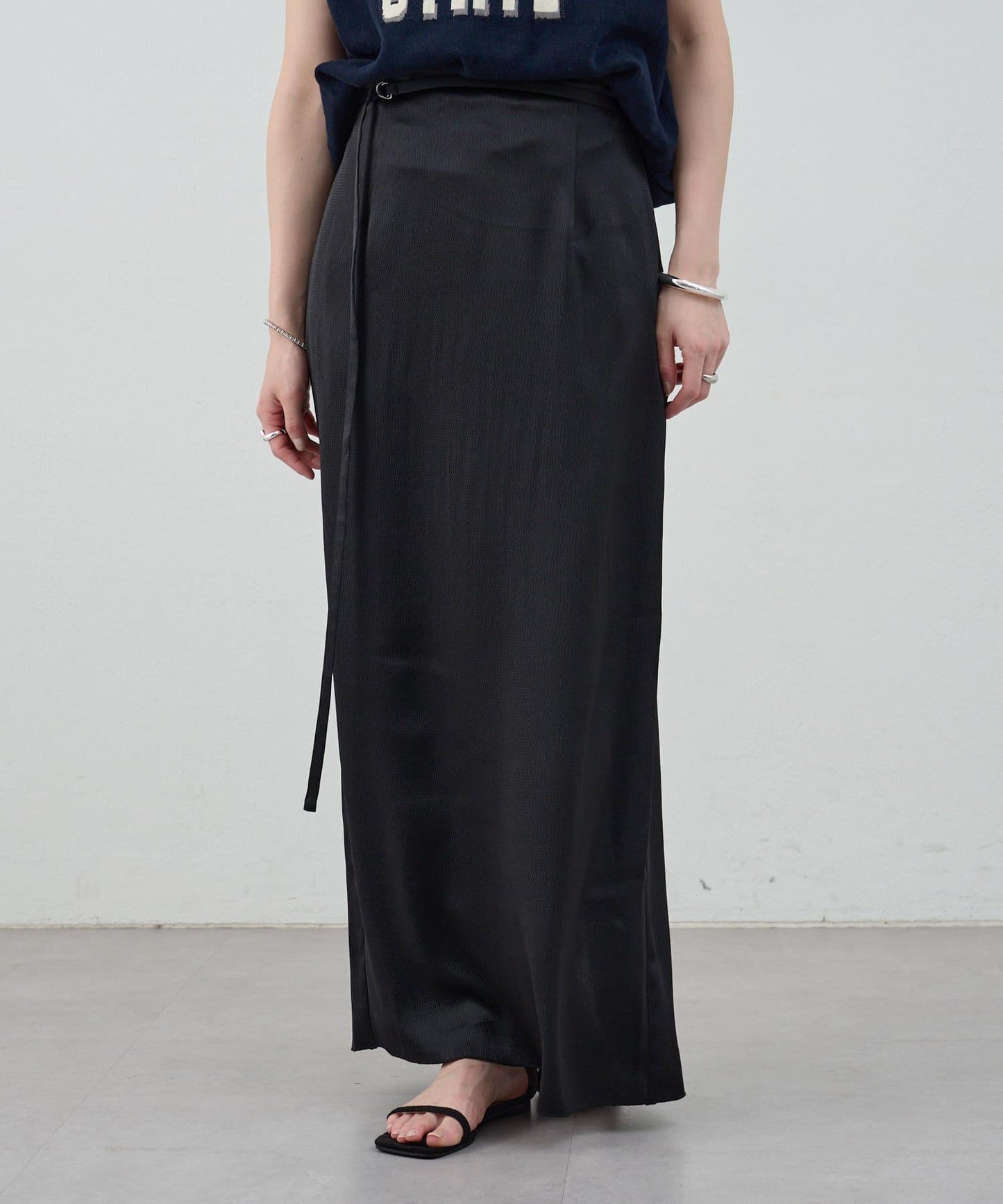 SHENERY 緞面修身半身裙