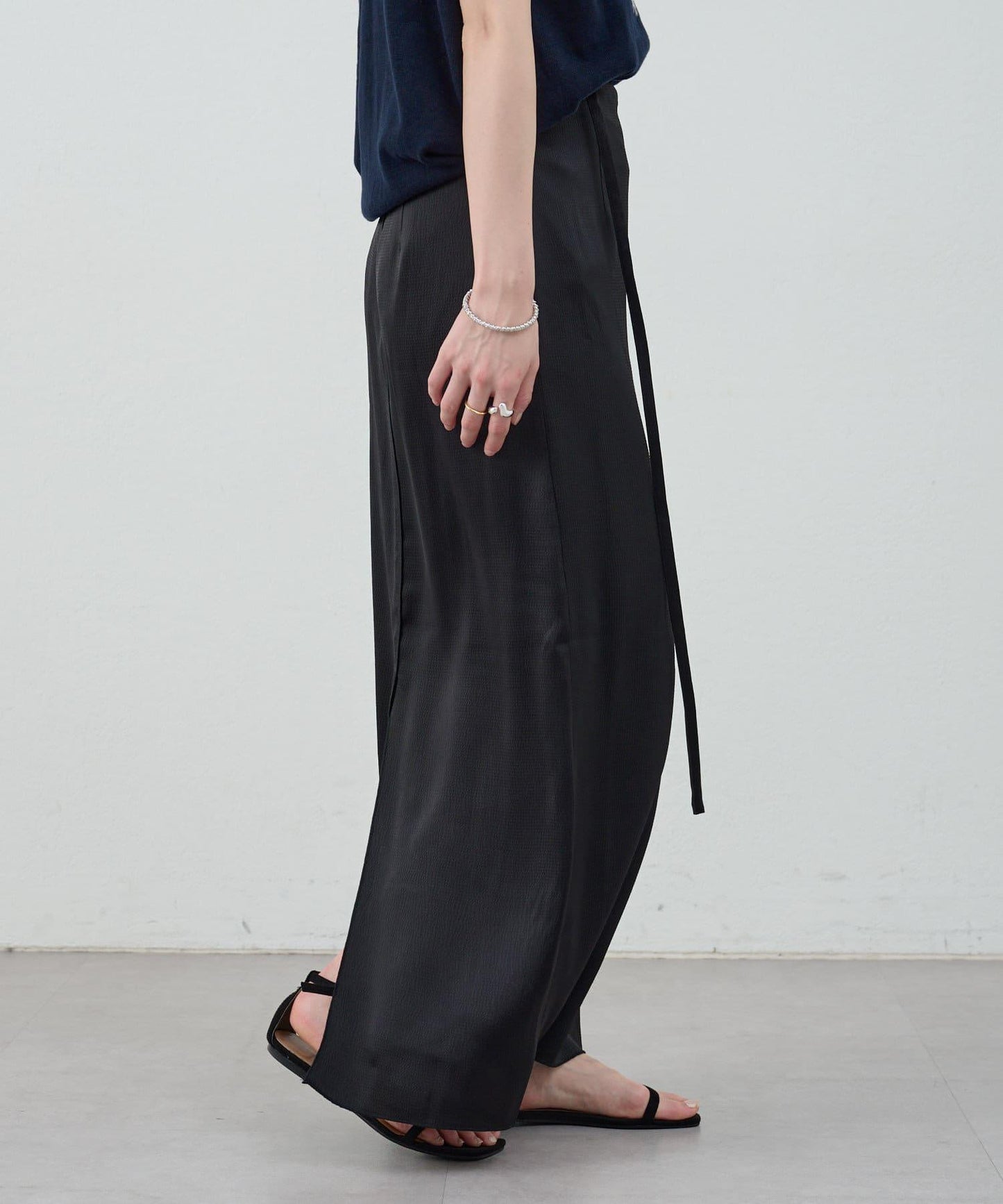 SHENERY 緞面修身半身裙