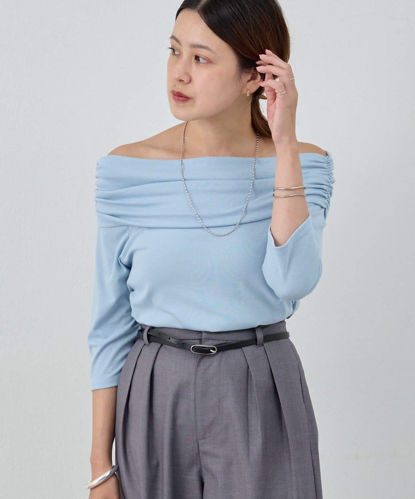 SHENERY 露肩不對稱設計 套頭上衣