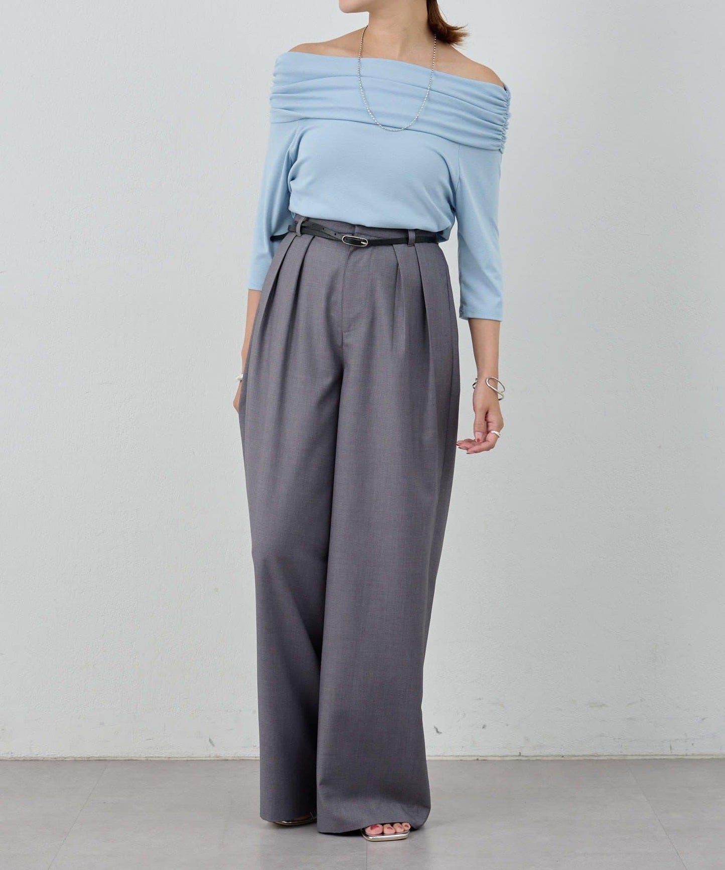 SHENERY 露肩不對稱設計 套頭上衣