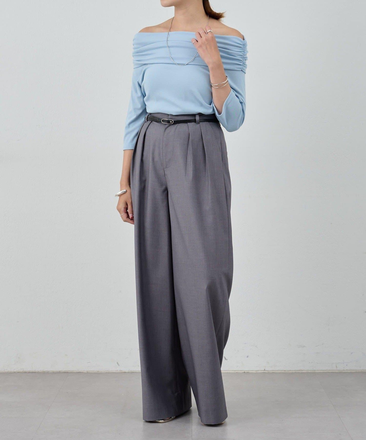 SHENERY 露肩不對稱設計 套頭上衣