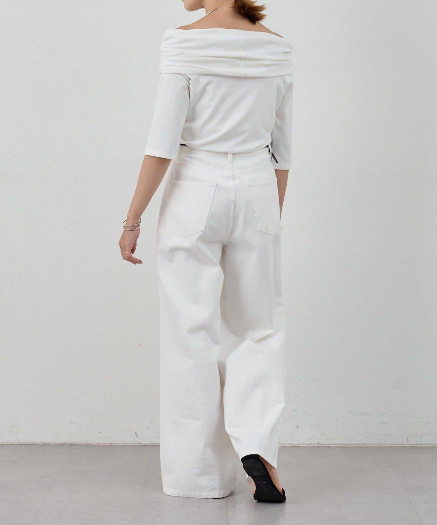 SHENERY 露肩不對稱設計 套頭上衣