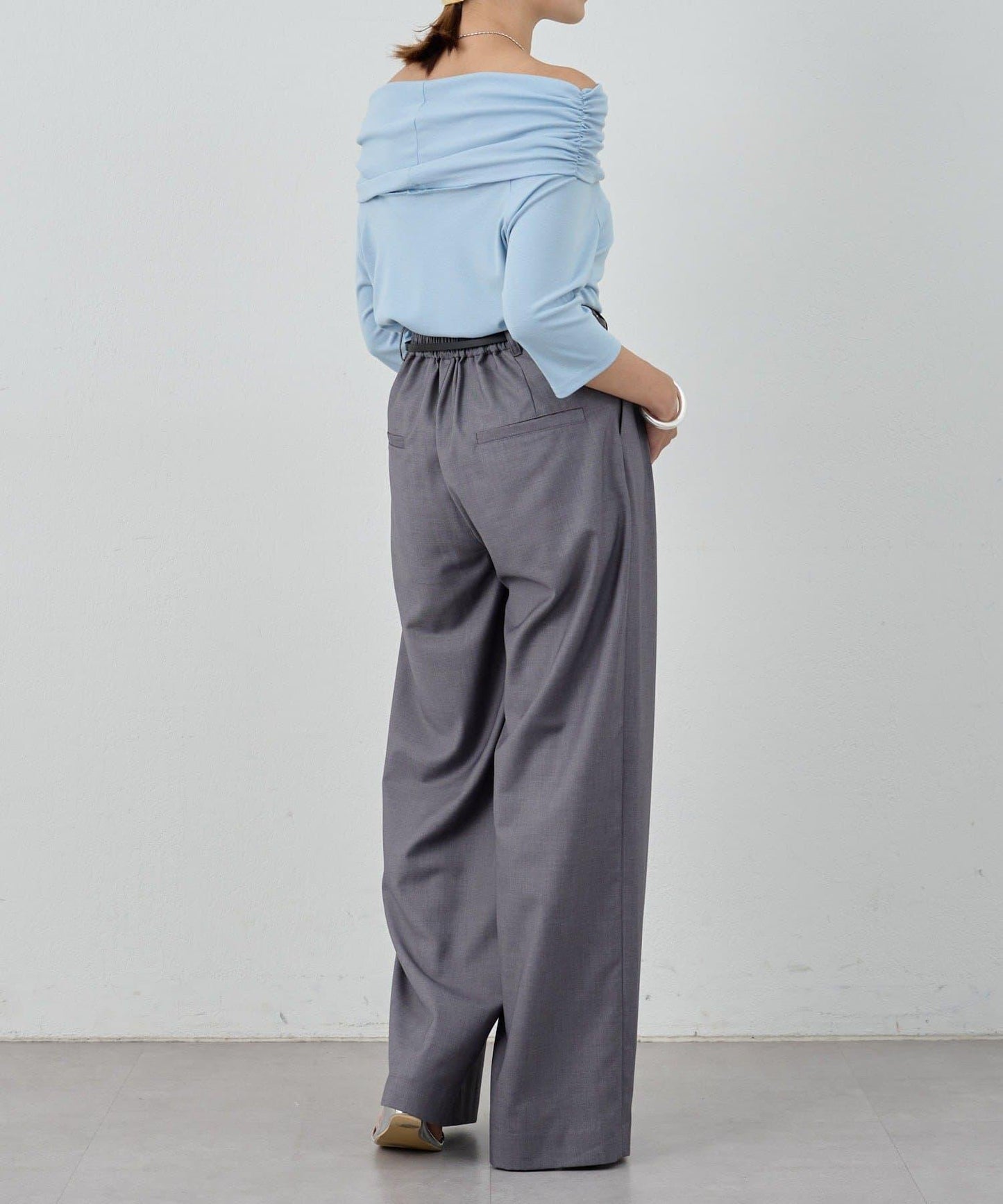 SHENERY 露肩不對稱設計 套頭上衣