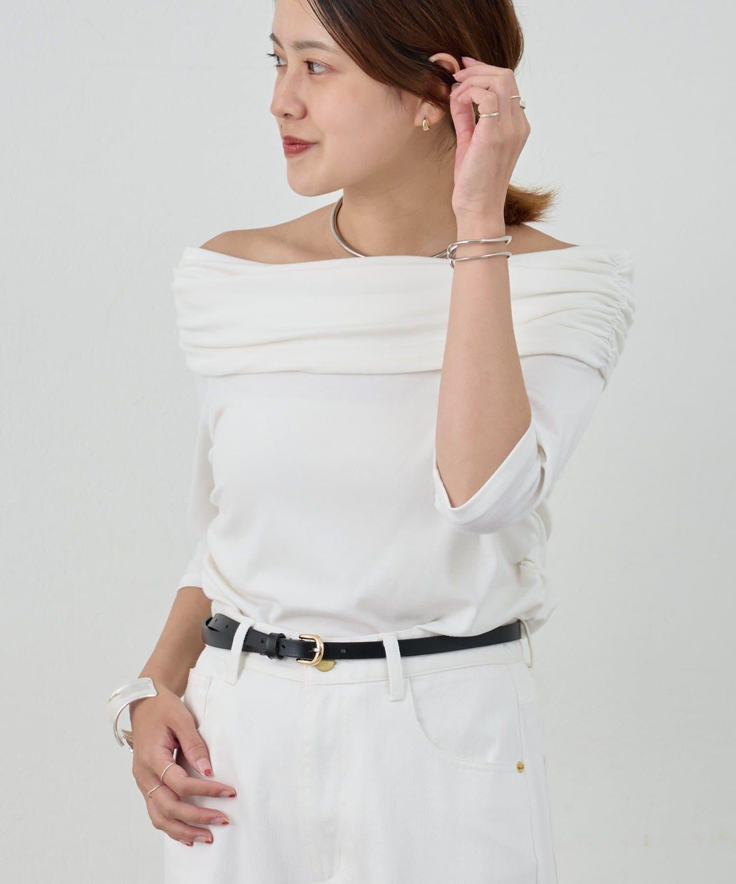 SHENERY 露肩不對稱設計 套頭上衣