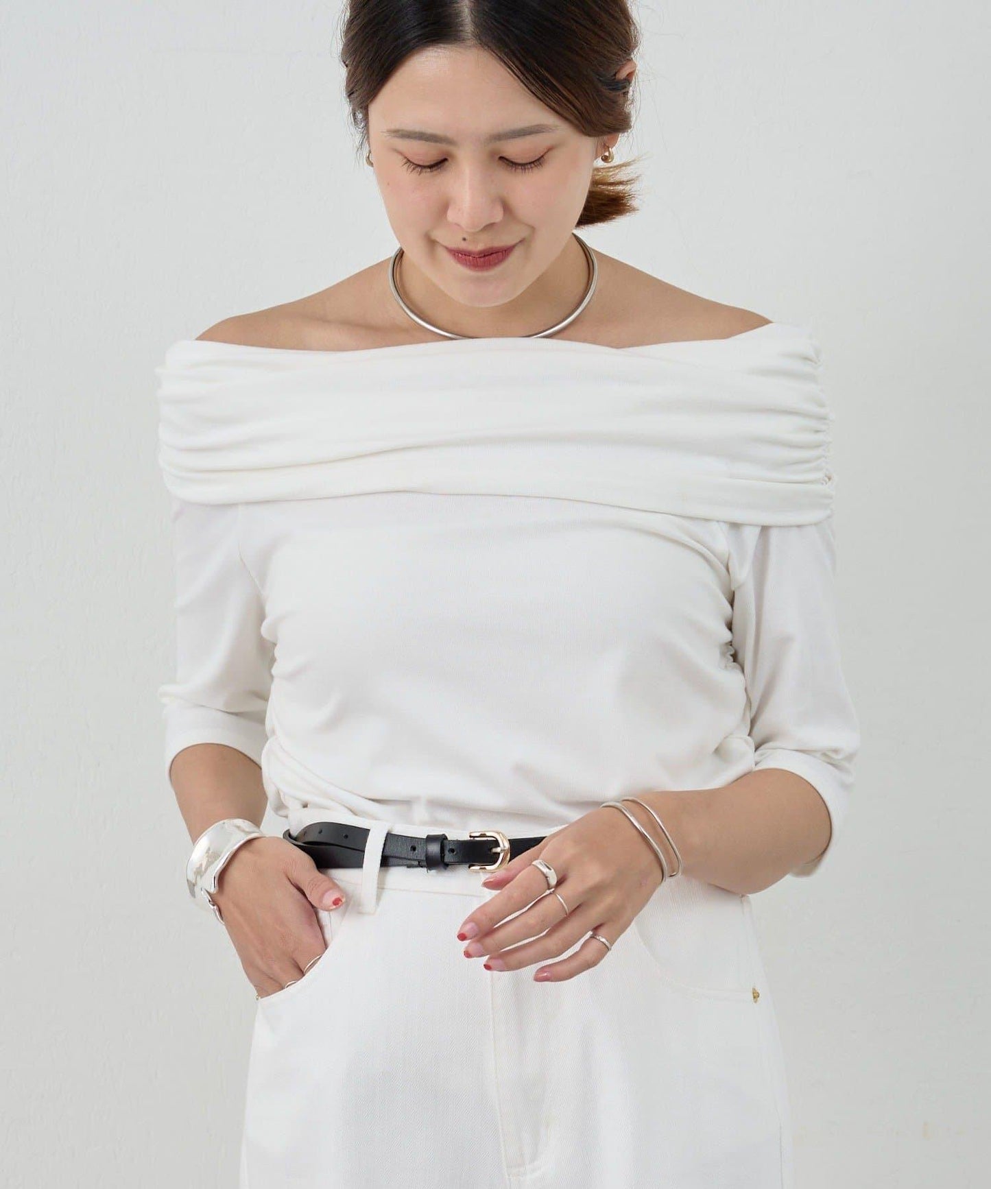 SHENERY 露肩不對稱設計 套頭上衣