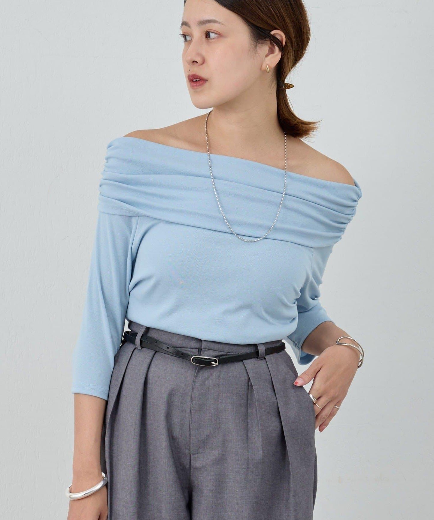 SHENERY 露肩不對稱設計 套頭上衣