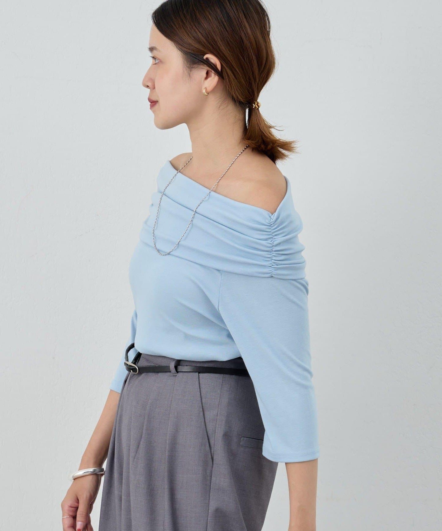 SHENERY 露肩不對稱設計 套頭上衣