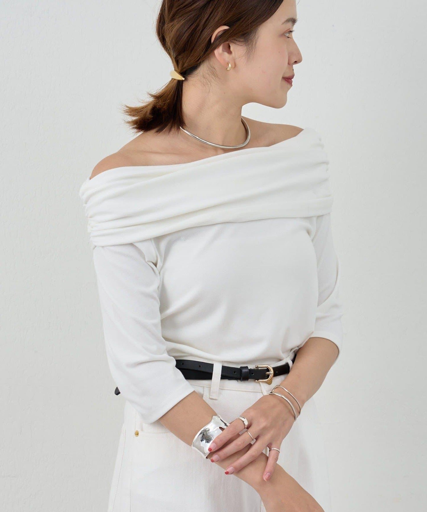 SHENERY 露肩不對稱設計 套頭上衣