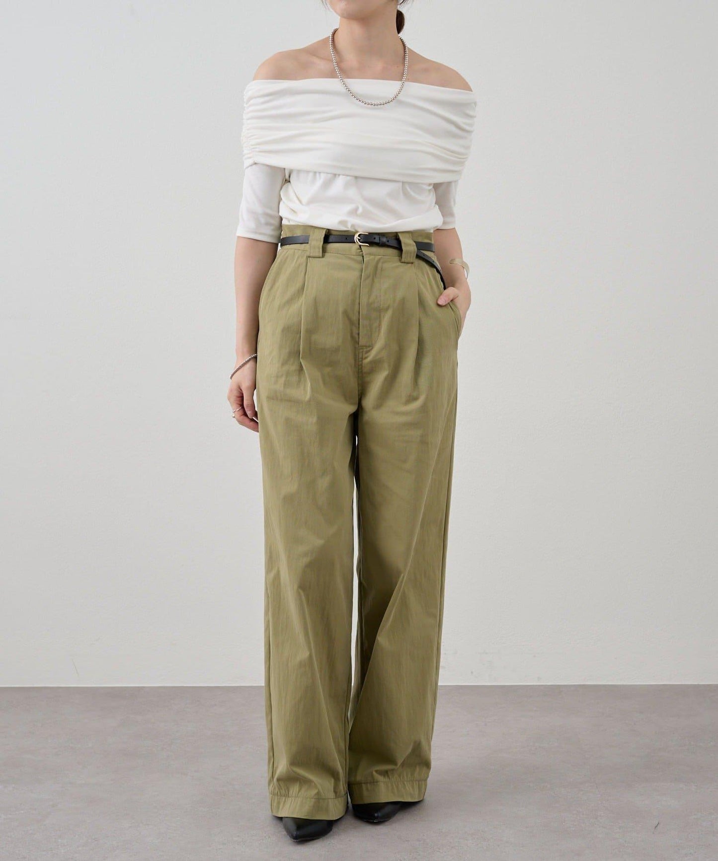 SHENERY 露肩不對稱設計 套頭上衣