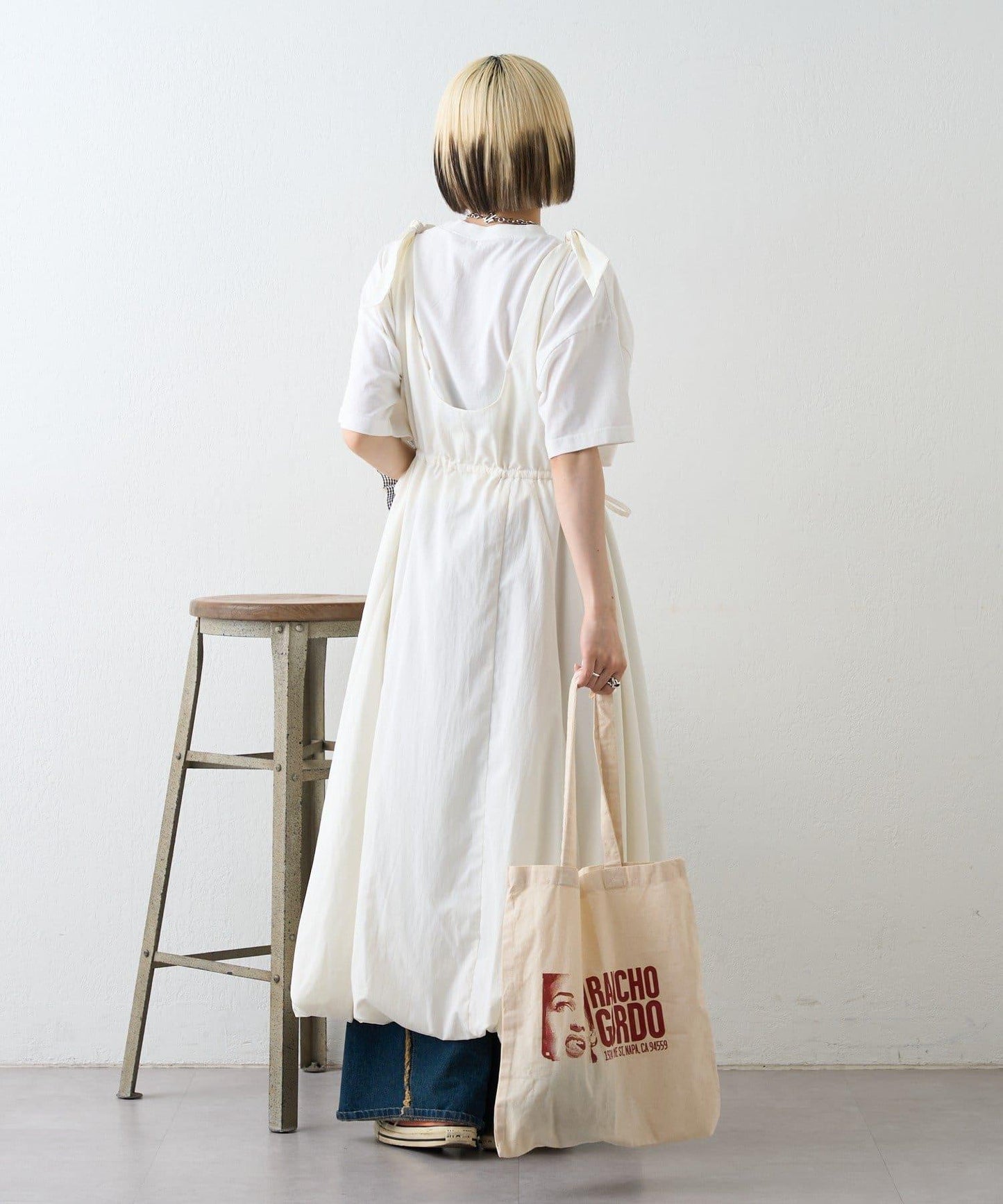 肩部蝴蝶結 蓬鬆廓形 連衣裙