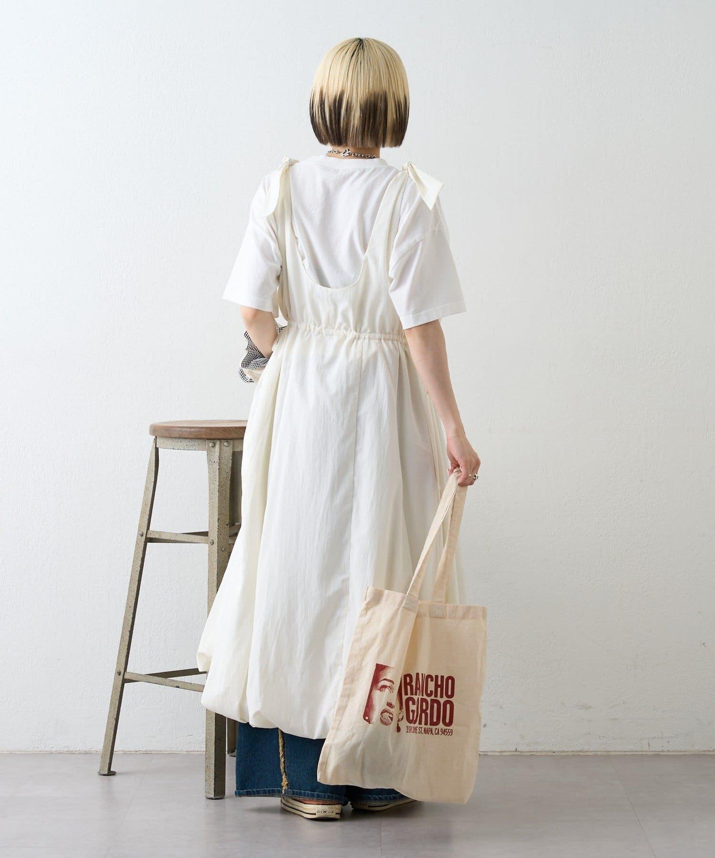 肩部蝴蝶結 蓬鬆廓形 連衣裙