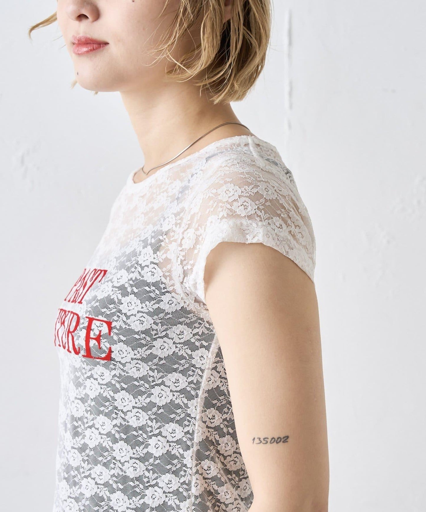 WHO'S WHO gallery FUTURE 蕾絲T恤