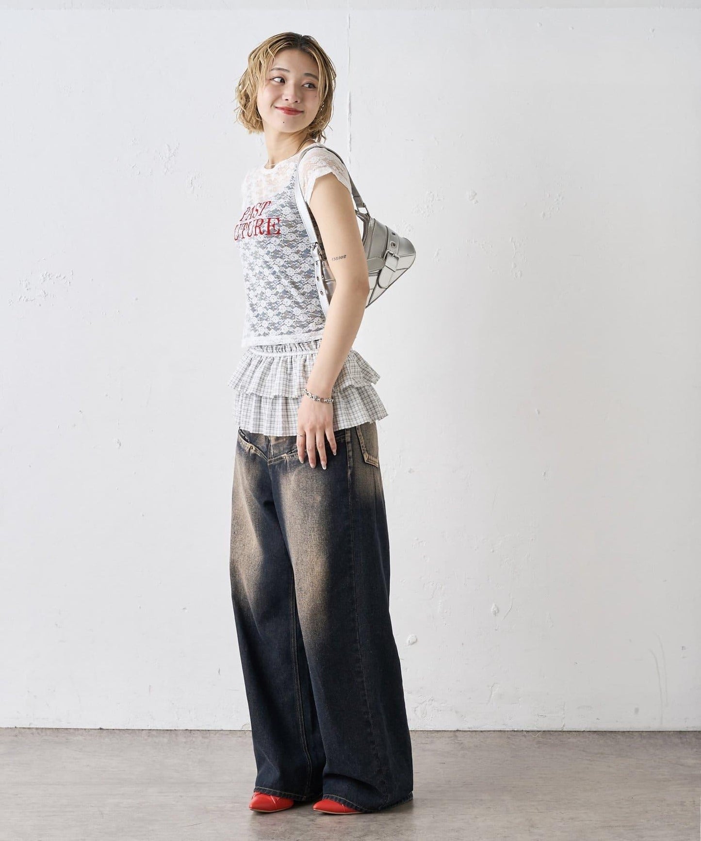 WHO'S WHO gallery FUTURE 蕾絲T恤