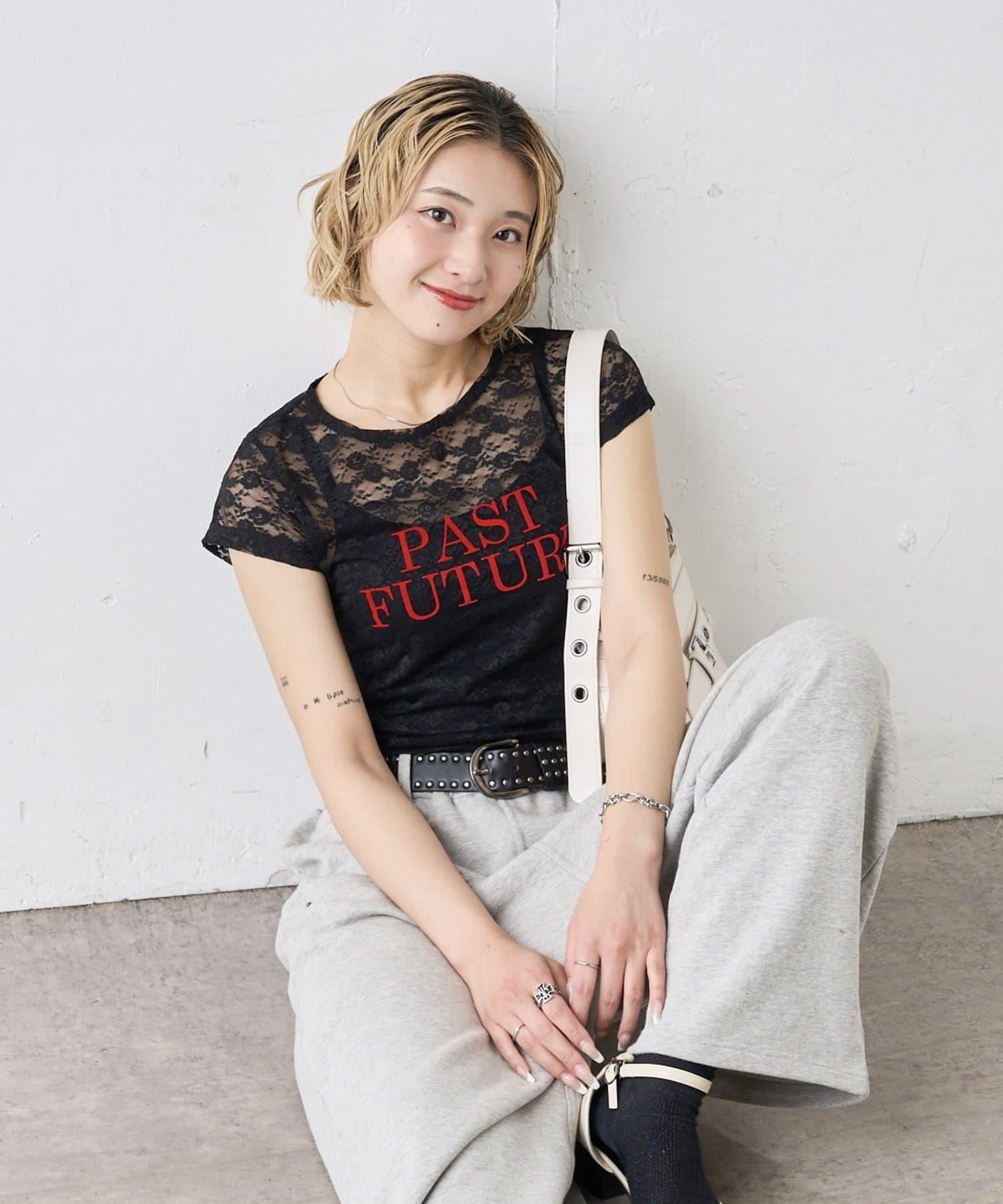 WHO'S WHO gallery FUTURE 蕾絲T恤