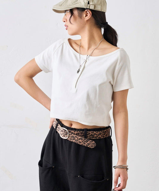 露肩亨利領短袖T恤