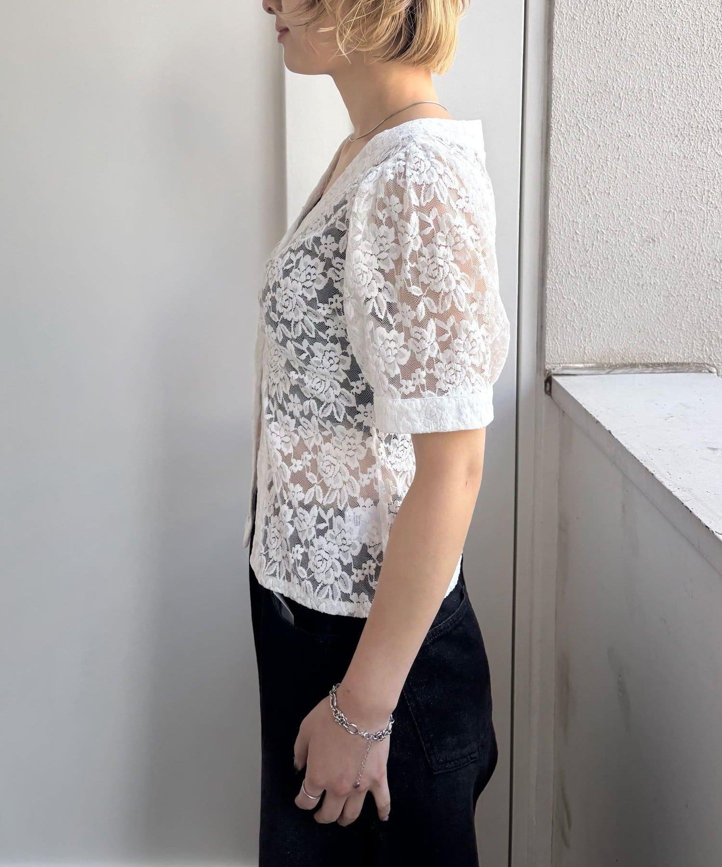 泡泡袖蕾絲V領短袖襯衫