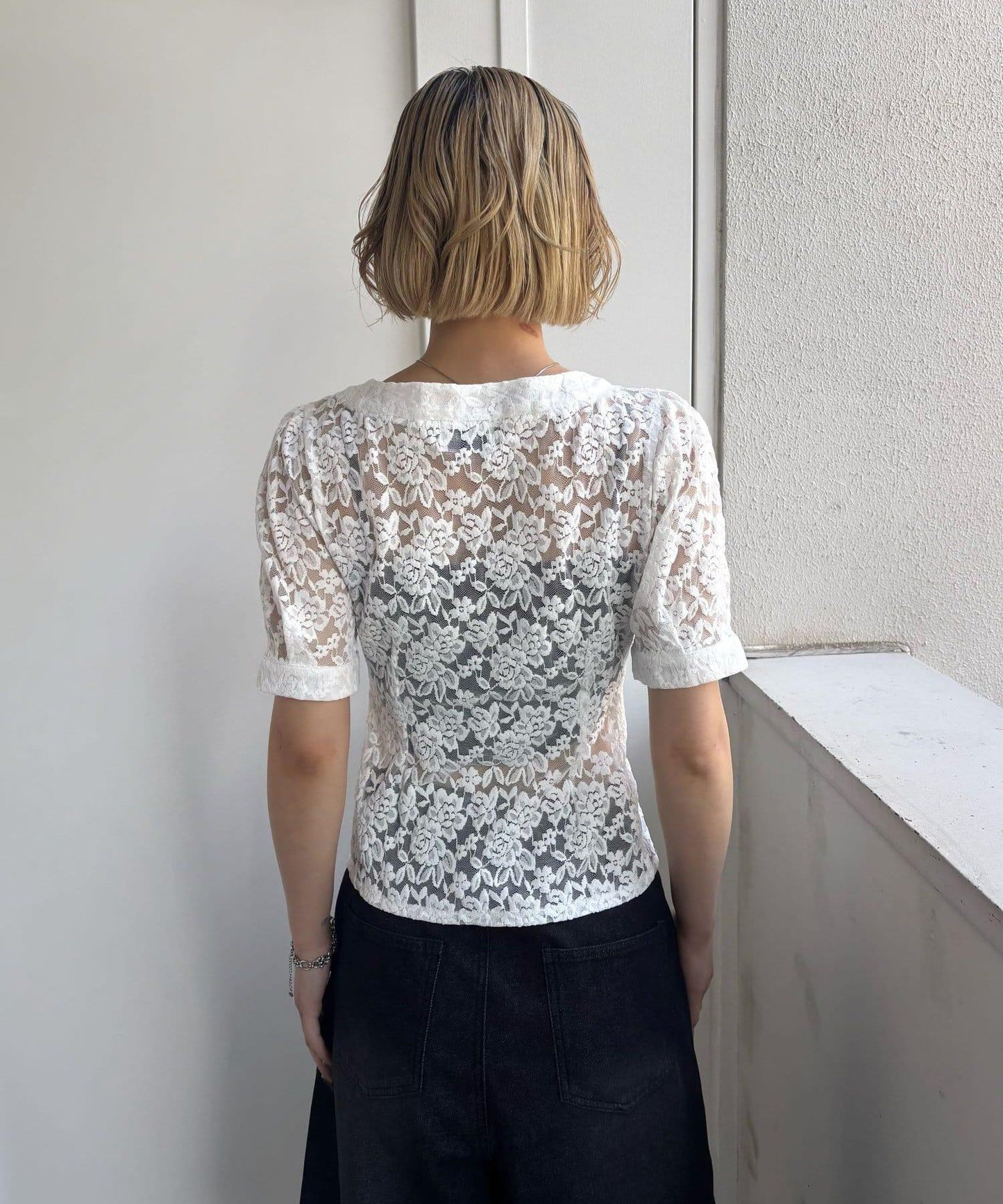 泡泡袖蕾絲V領短袖襯衫