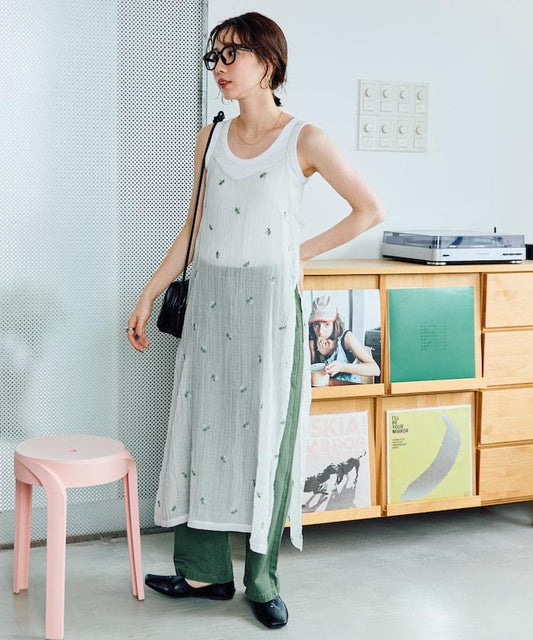 透紗吊帶小花刺繡連衣裙