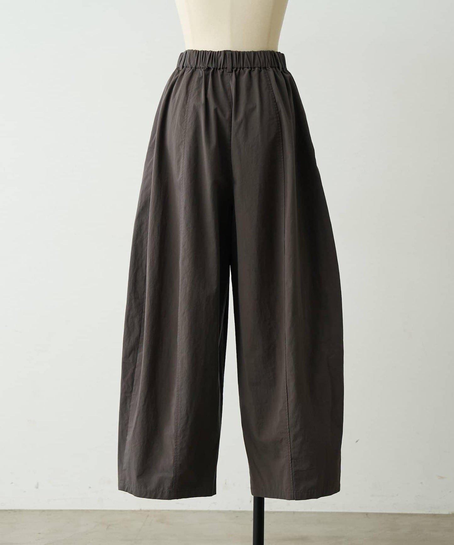 棉質彎刀版型褲子