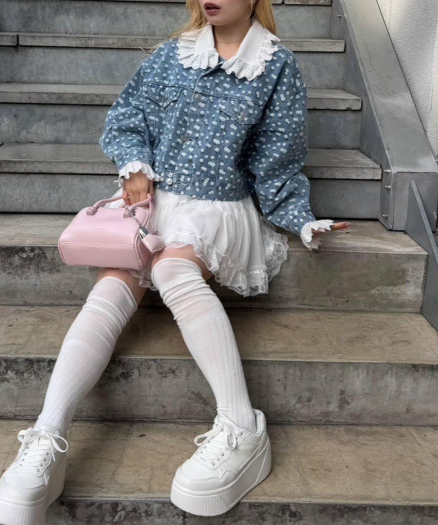 蕾絲可拆卸 大翻領 牛仔外套 【RMAF】 (Note: 英文/字母 RMAF 原樣保留)