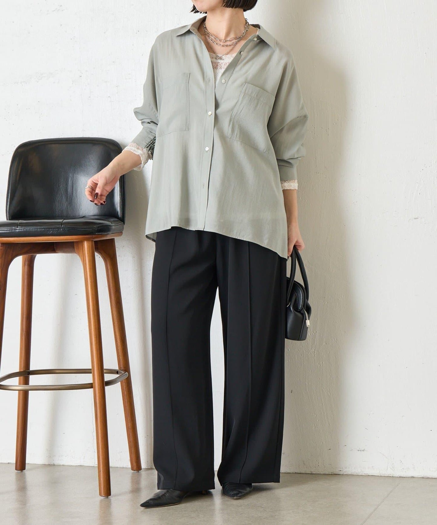 後弧形抽褶設計襯衫