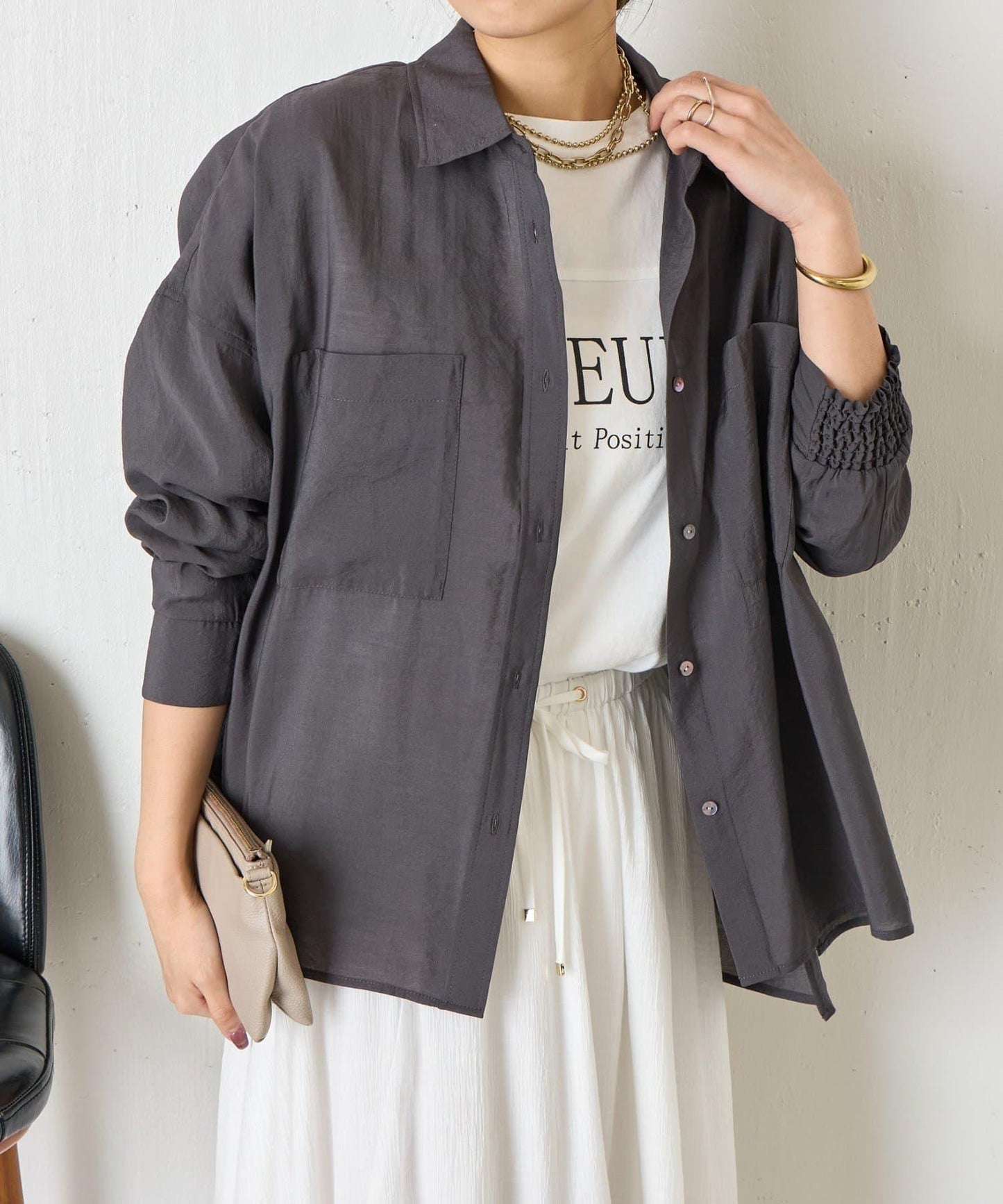 後弧形抽褶設計襯衫