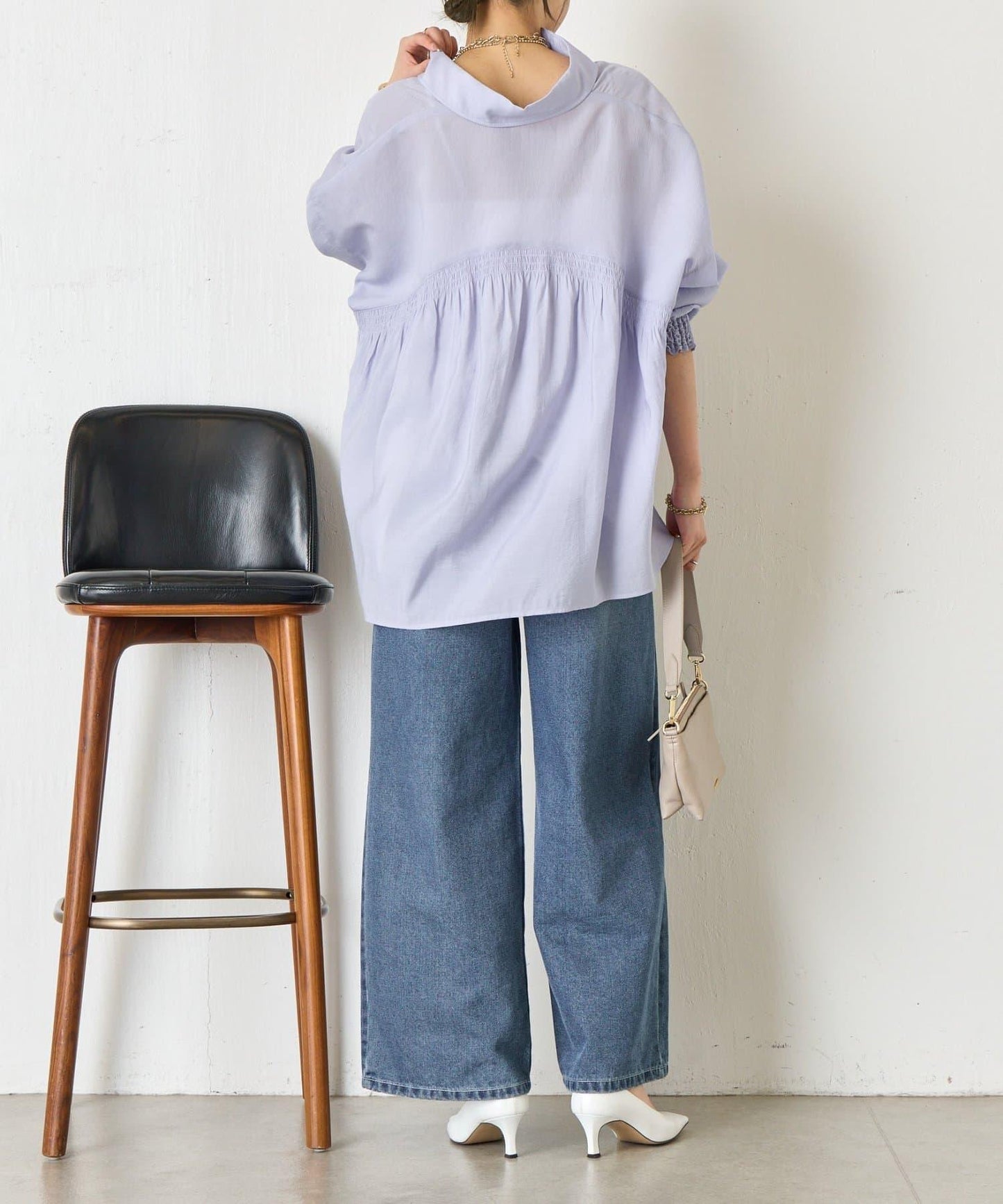 後弧形抽褶設計襯衫