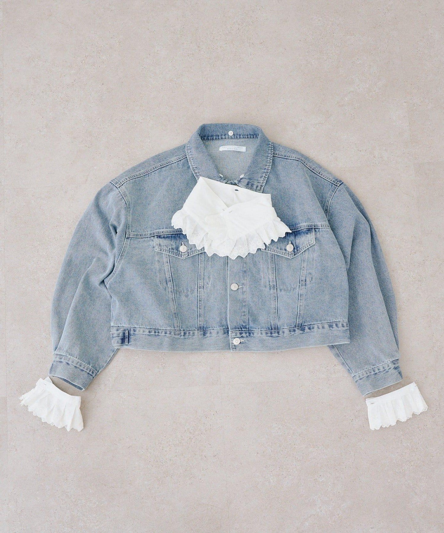 蕾絲可拆卸 大翻領 牛仔外套 【RMAF】 (Note: 英文/字母 RMAF 原樣保留)