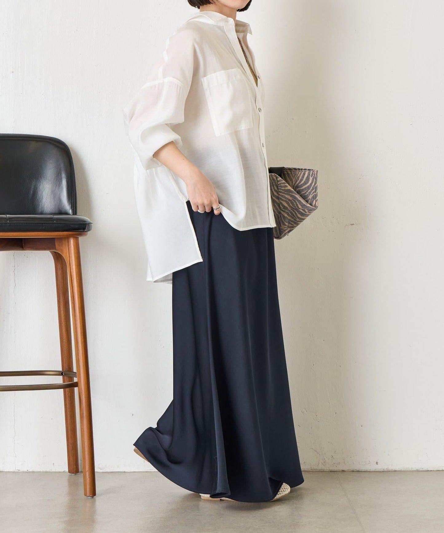 後弧形抽褶設計襯衫