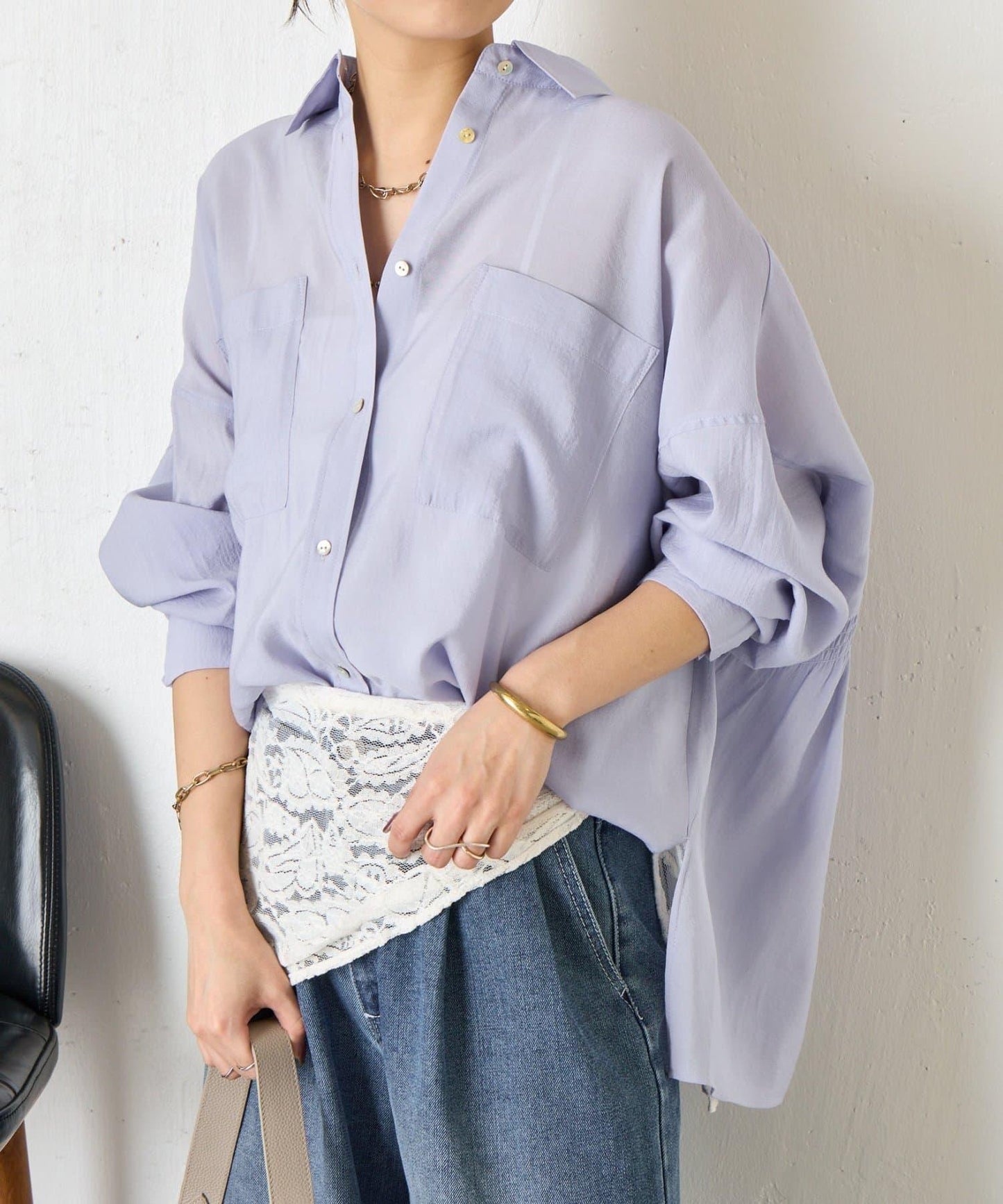 後弧形抽褶設計襯衫