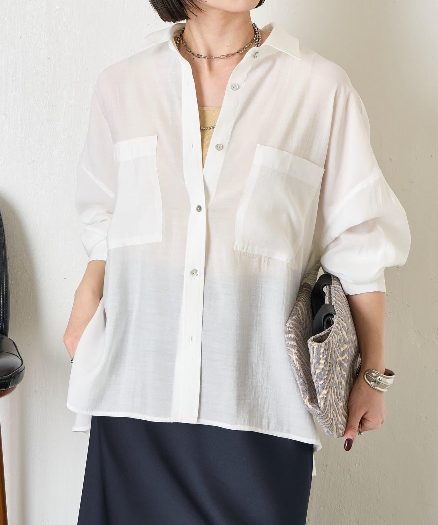 後弧形抽褶設計襯衫