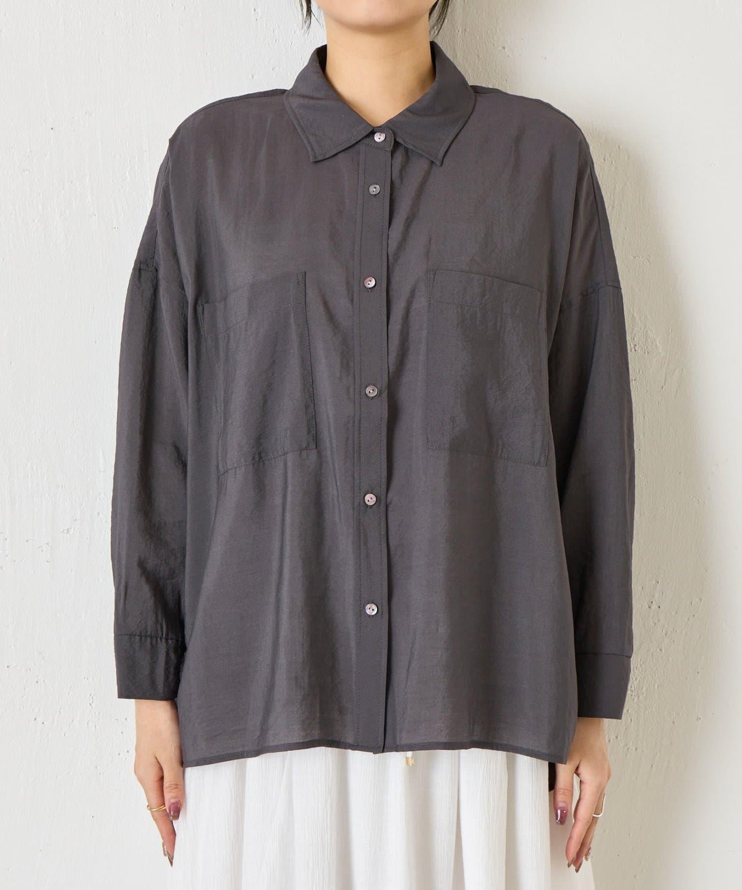 後弧形抽褶設計襯衫