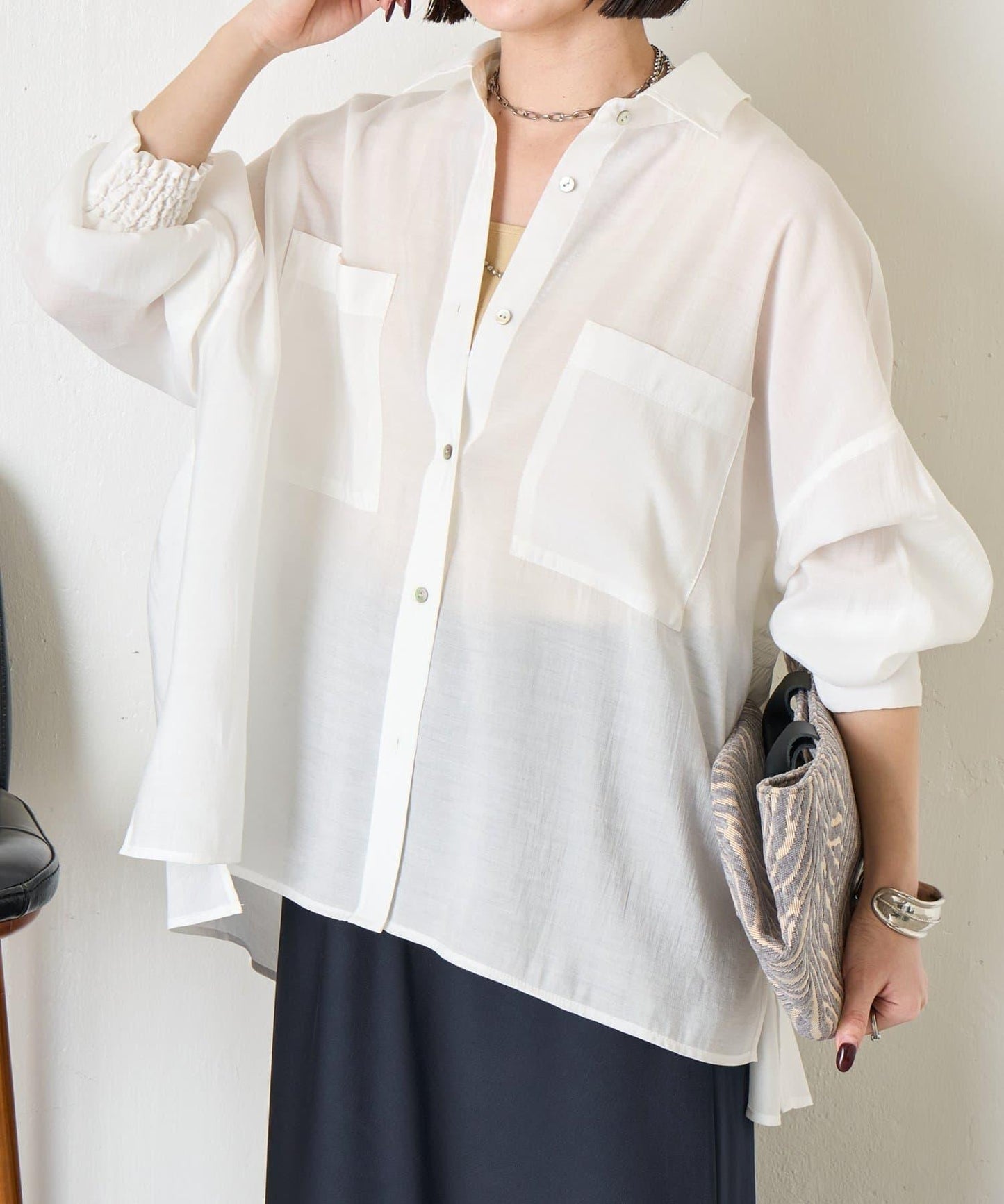 後弧形抽褶設計襯衫