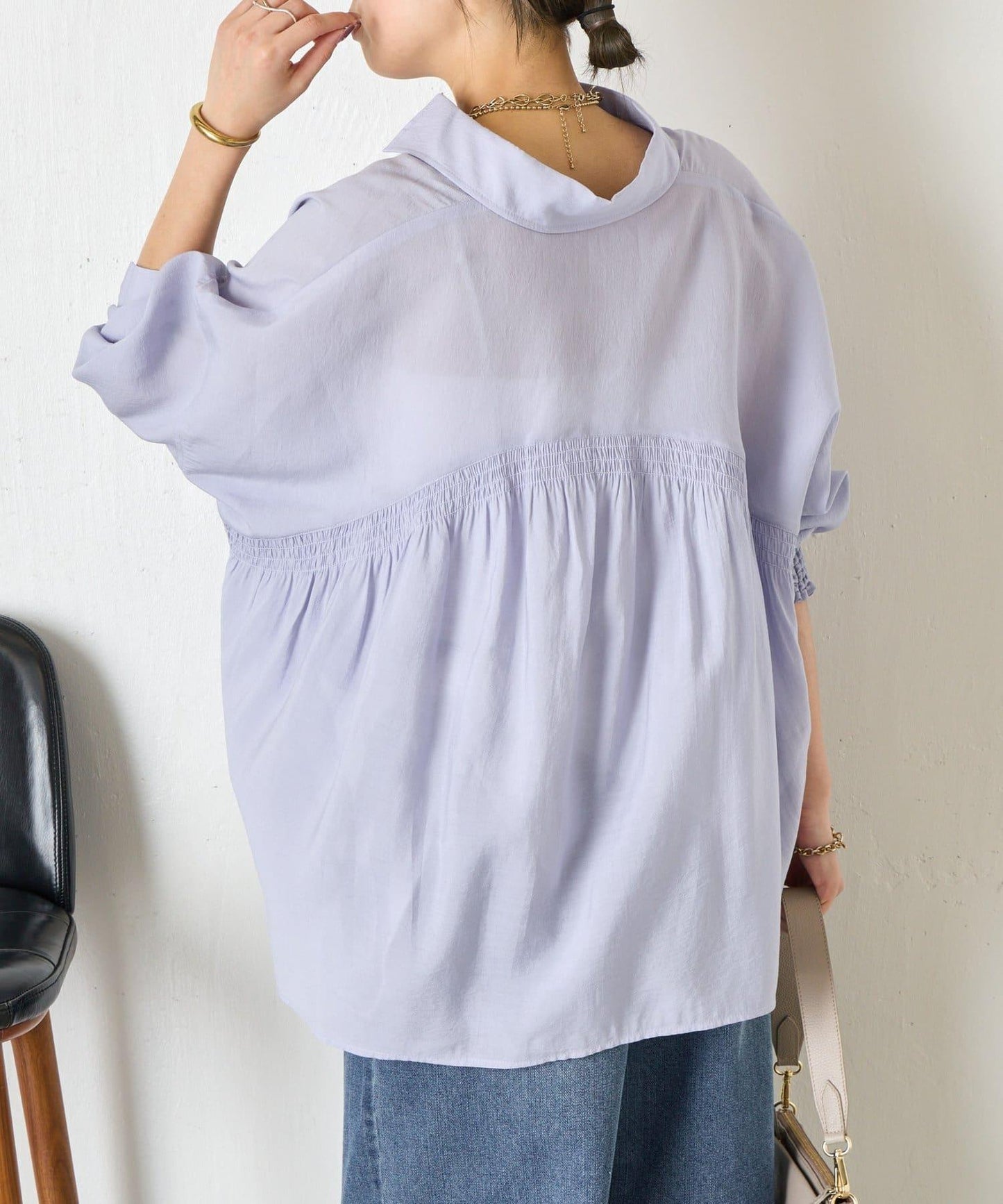 後弧形抽褶設計襯衫