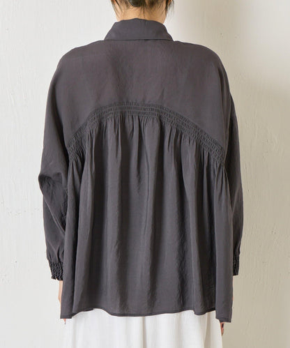 後弧形抽褶設計襯衫