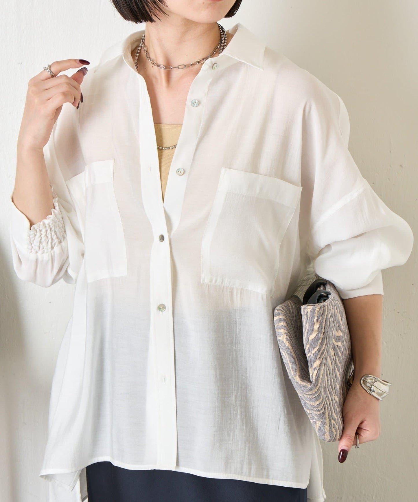 後弧形抽褶設計襯衫