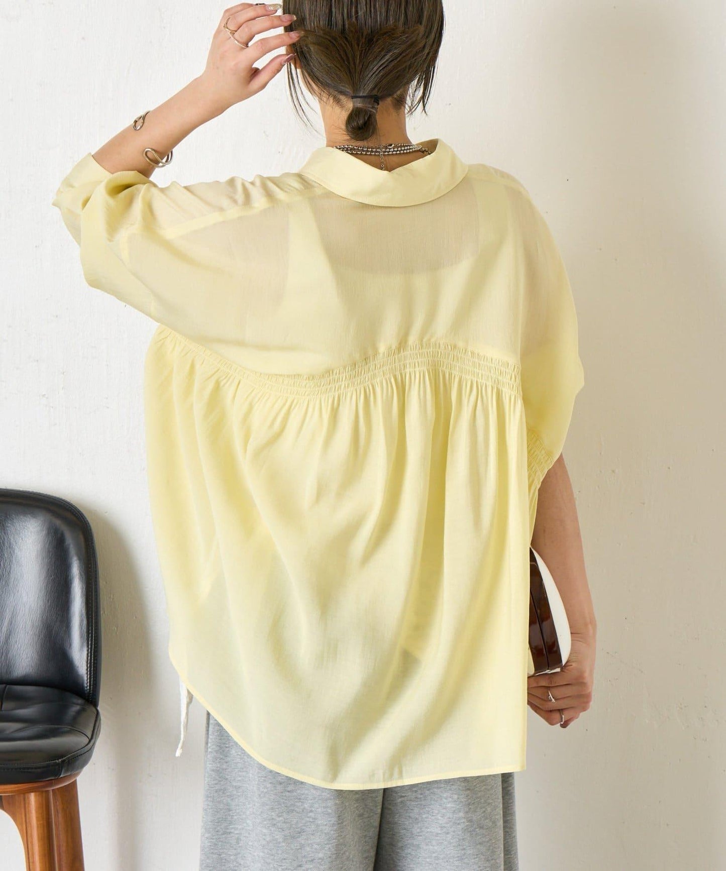 後弧形抽褶設計襯衫