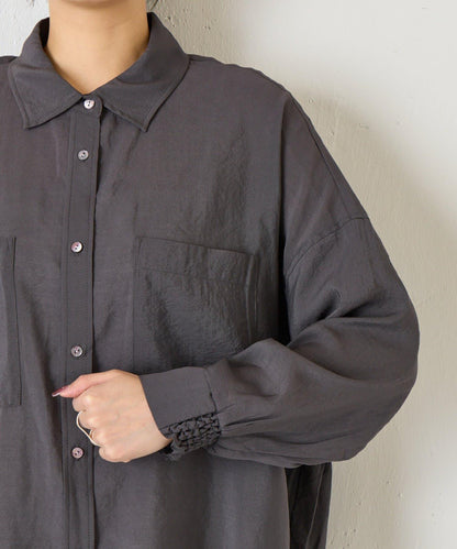 後弧形抽褶設計襯衫