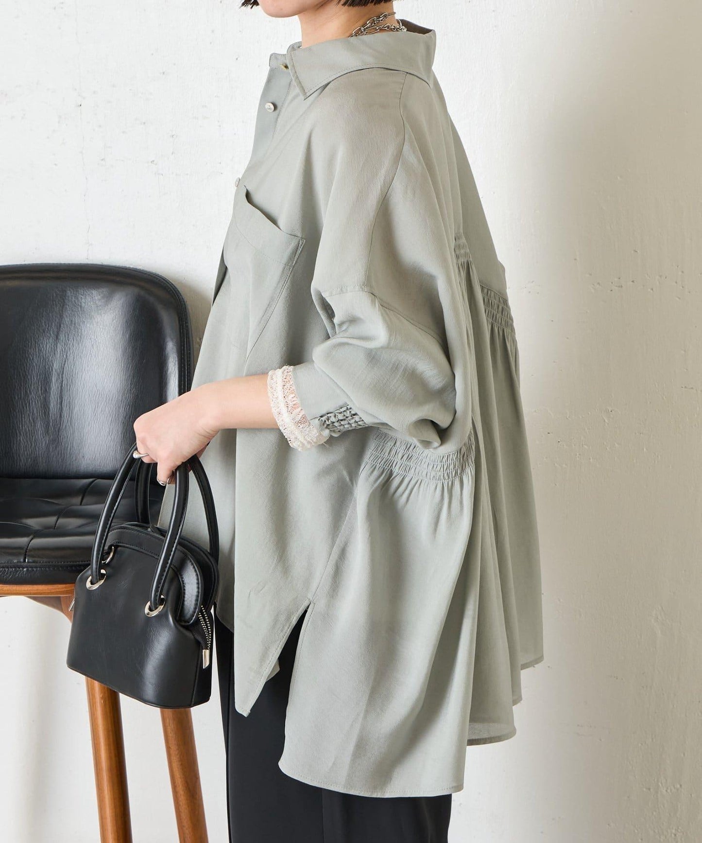 後弧形抽褶設計襯衫