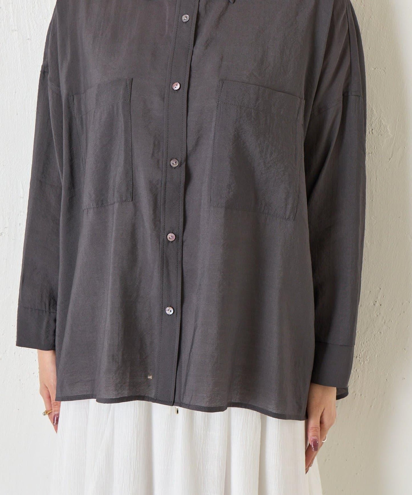 後弧形抽褶設計襯衫