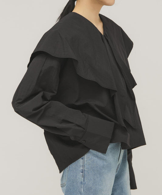 荷葉邊大翻領設計 襯衫