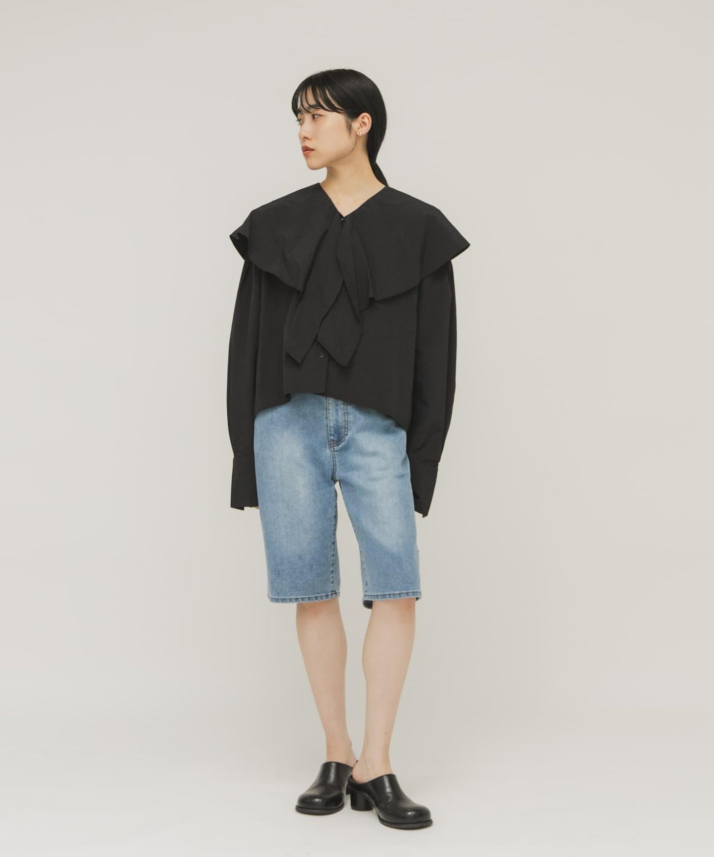 荷葉邊大翻領設計 襯衫