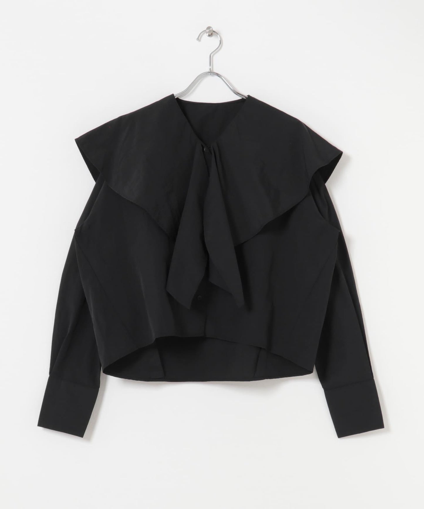 荷葉邊大翻領設計 襯衫