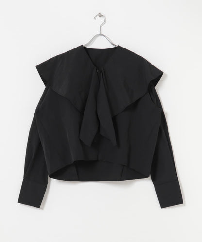 荷葉邊大翻領設計 襯衫