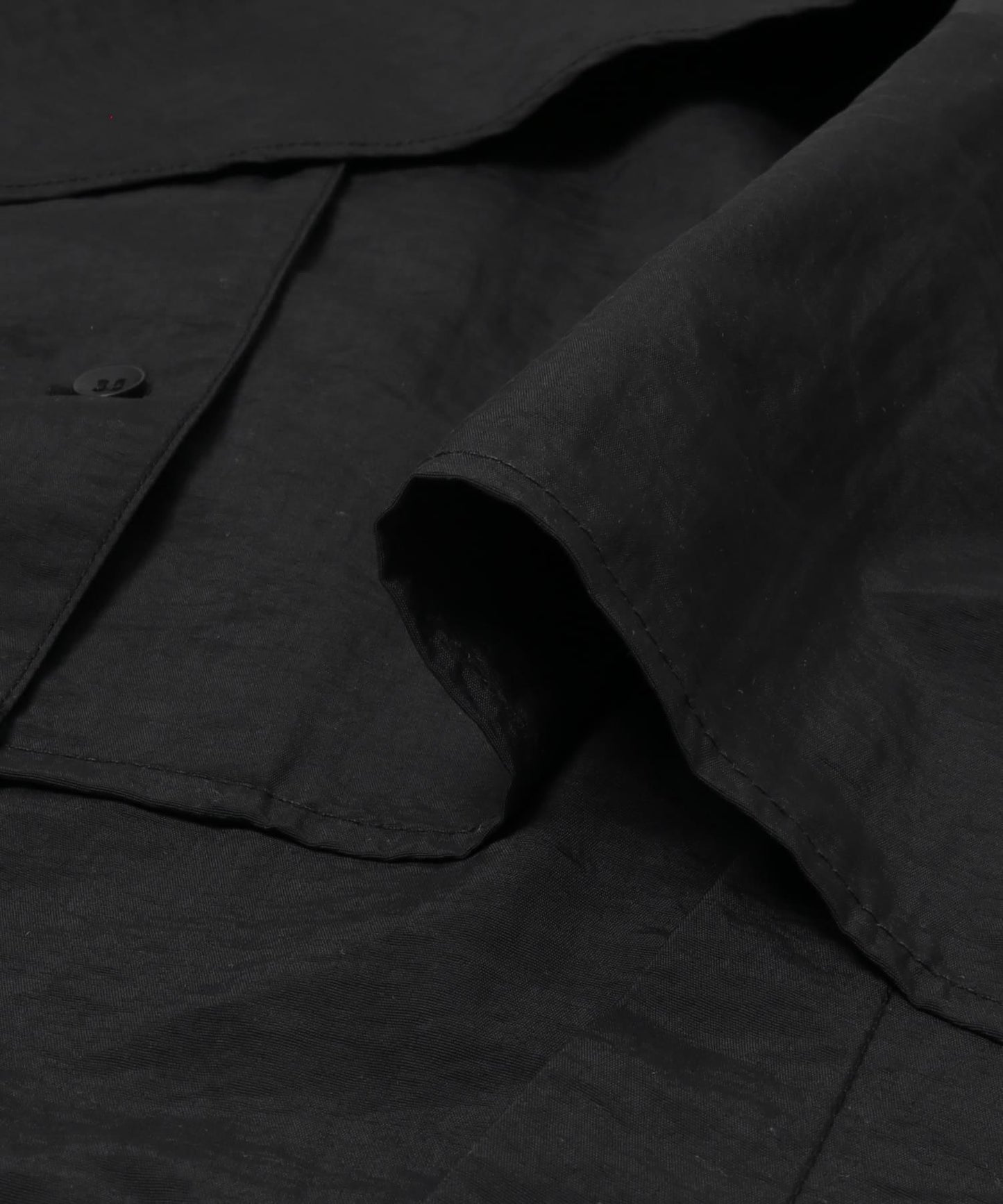 荷葉邊大翻領設計 襯衫